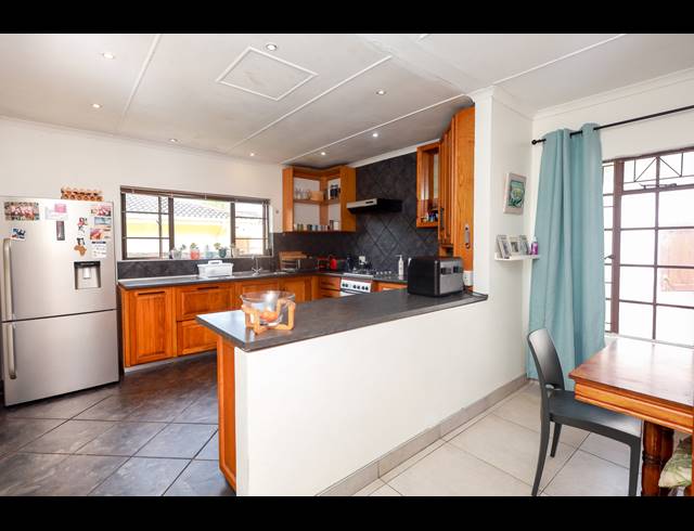 4 BEDROOM FREEHOLD FOR SALE IN GONUBIE